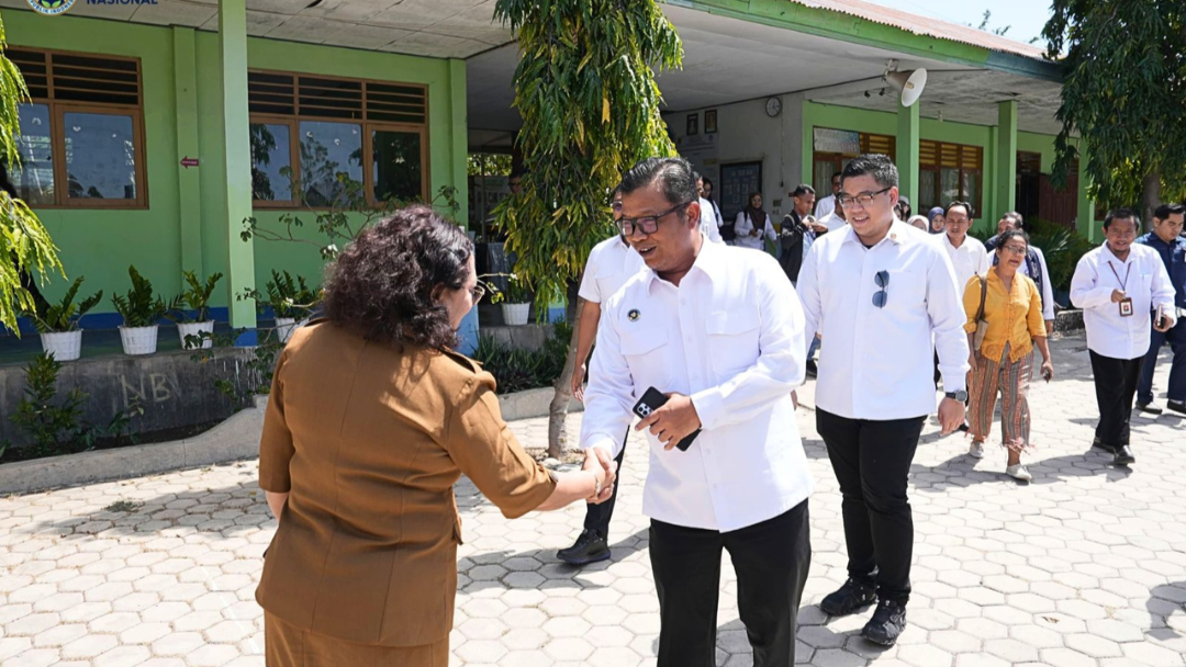 BGN Provinsi Lampung Bersama BPOM dan PCO RI Tinjau Pelaksanaan MBG di Kupang