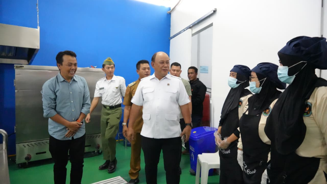 Dorong Ekonomi Rakyat melalui MBG, Kepala BGN Provinsi Lampung Pantau SPPG di Bandung