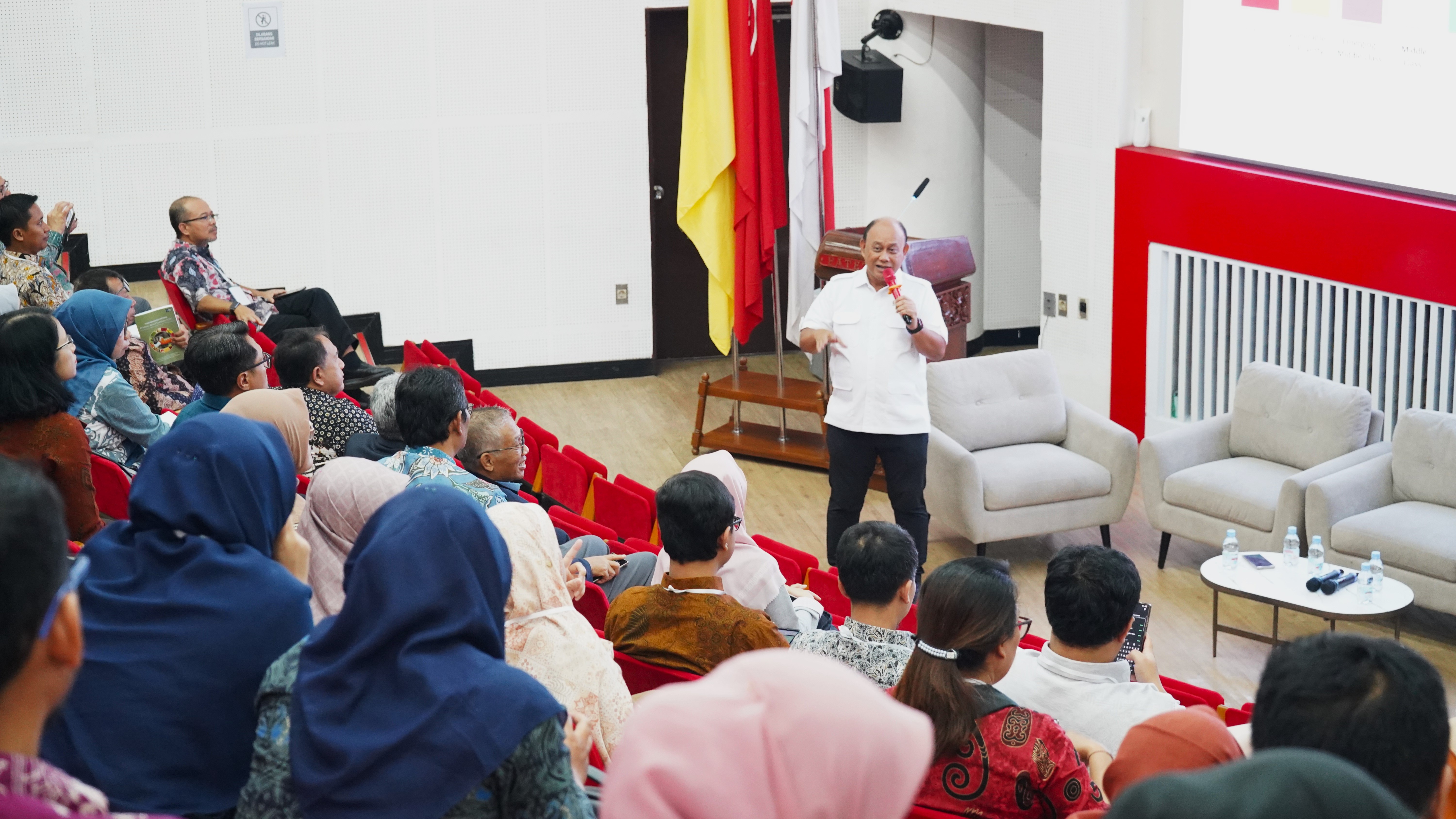Kabadan BGN Provinsi Lampung Hadiri Seminar Nasional dan Pertemuan Forum Komunikasi Perguran Tinggi Teknologi Pertanian Indonesia Kebijakan Nasional dan Tantangan 